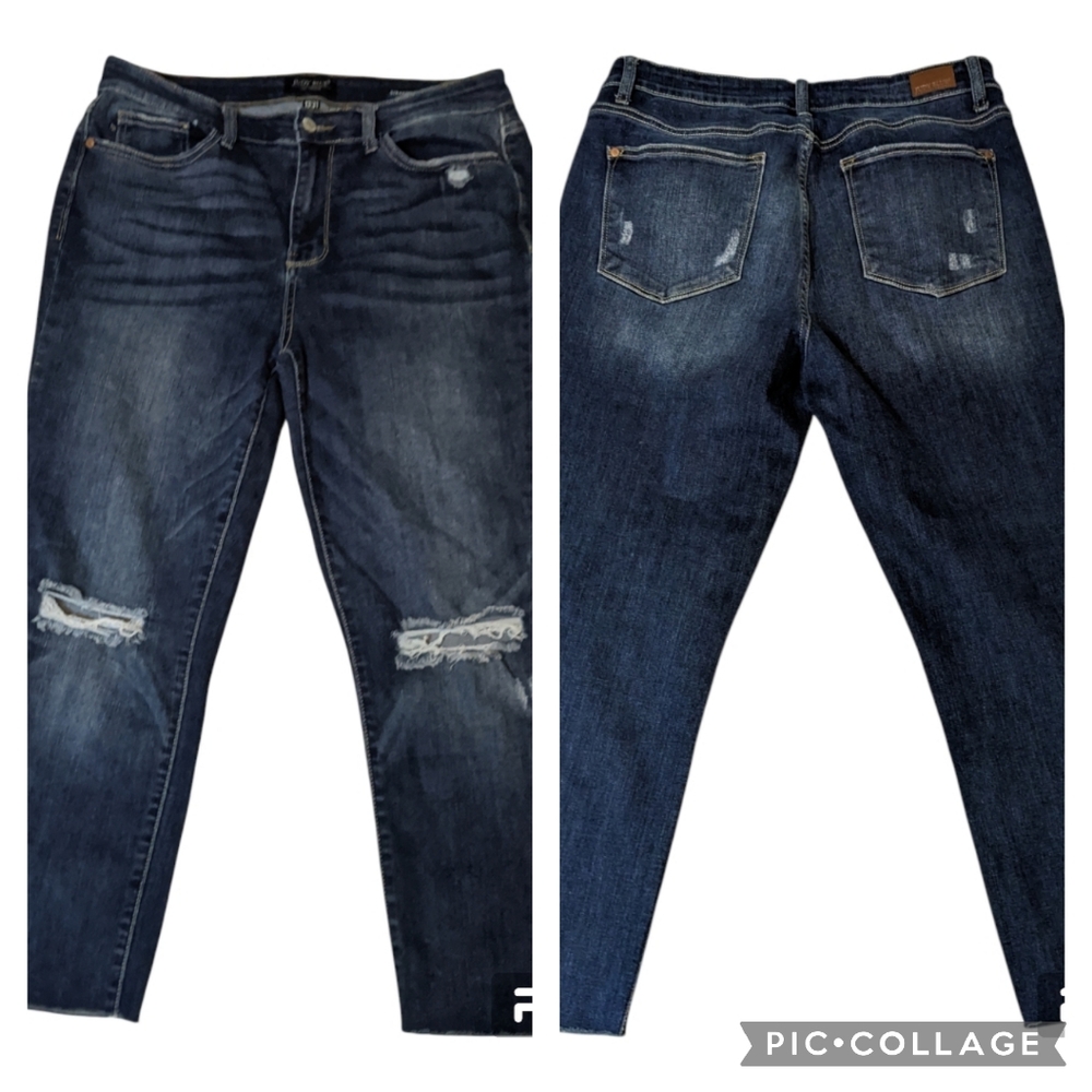Judy Blue Straight Fit MidRise Distressed Jeans Actual 33" Waist/24.5" Cropped